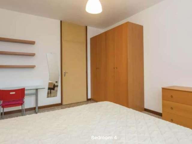Stanza matrimoniale in Via Viterbo, Milano di 120 m² con 4 camere