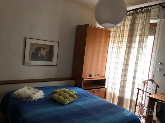 Stanza matrimoniale libera subito a San Donatom3