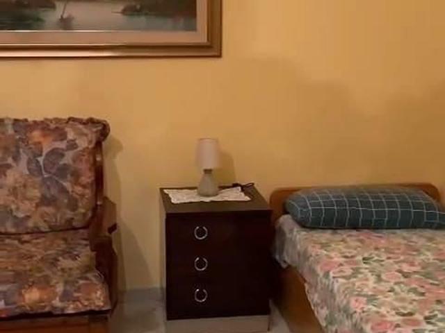 Stanza matrimoniale 20mq arredata uso singola