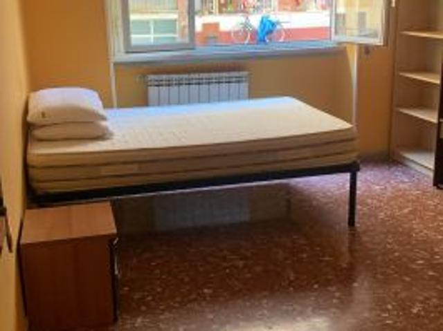 STANZA SINGOLA € 550 A STUDENTESSA VICINO ALL'UNI. 3 ECONOMIA