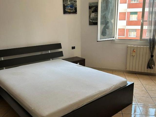 Stanza singola trilocale Bologna centro