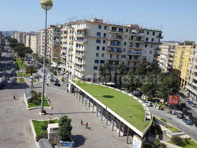 Stanza singola via Caio Duilio 78, Napoli