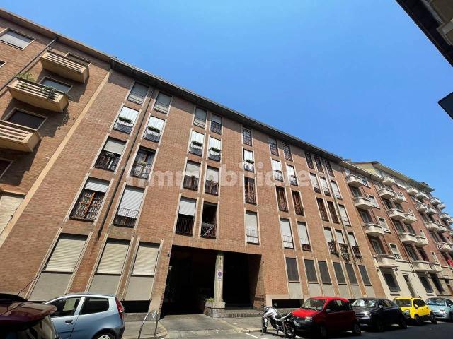 Stanza singola via Arona 8, Torino