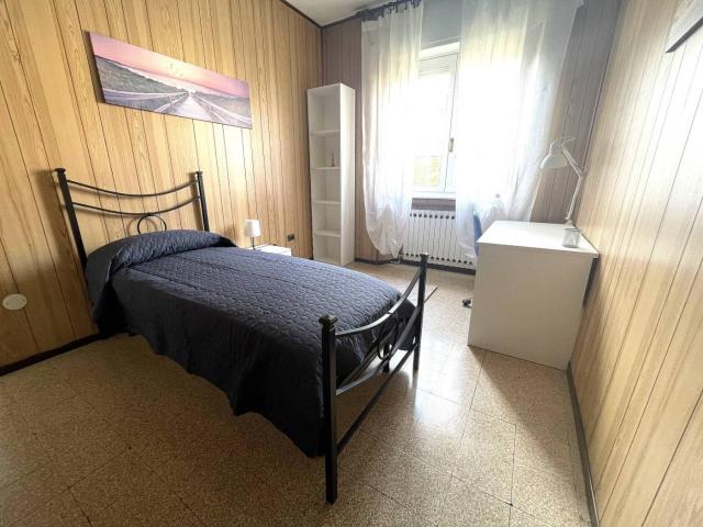 Stanza singola via Bassano del Grappa 8, Novara