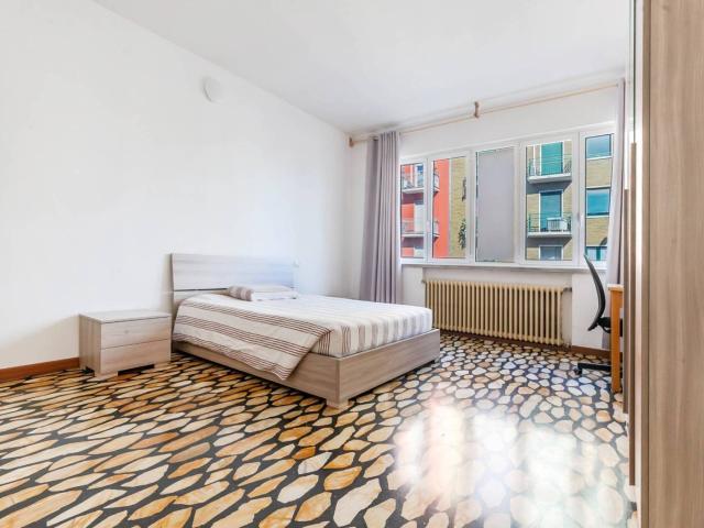 Stanza singola via Gianfranco Zuretti 60, Milano
