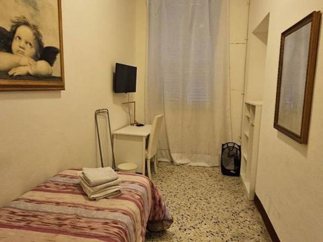 Stanza singola via di Città 146, Siena
