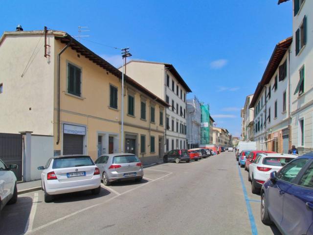 Stanza singola via Enrico Petrella 19, Firenze