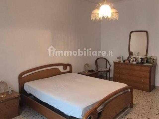 Stanza singola via Flavio Gioia 63, Palermo