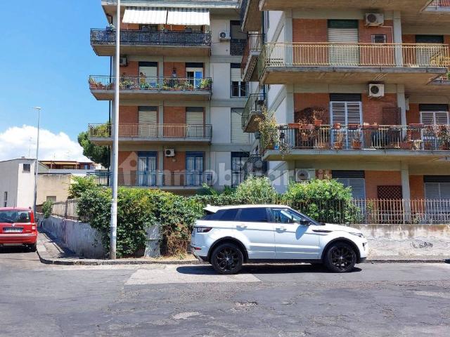 Stanza singola via Francesco Guglielmino 20, Catania