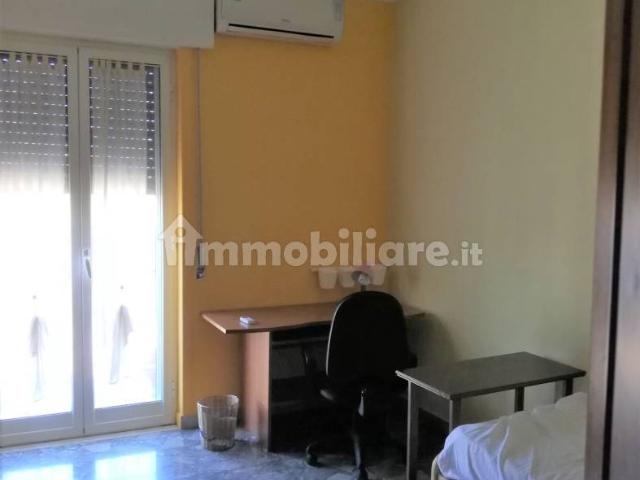 Stanza singola via Lombardia 8, Taranto