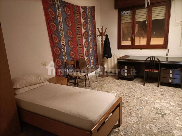 Stanza singola via Lazio, Taranto