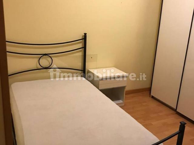 Stanza singola via Lino Perissinotti, Latina