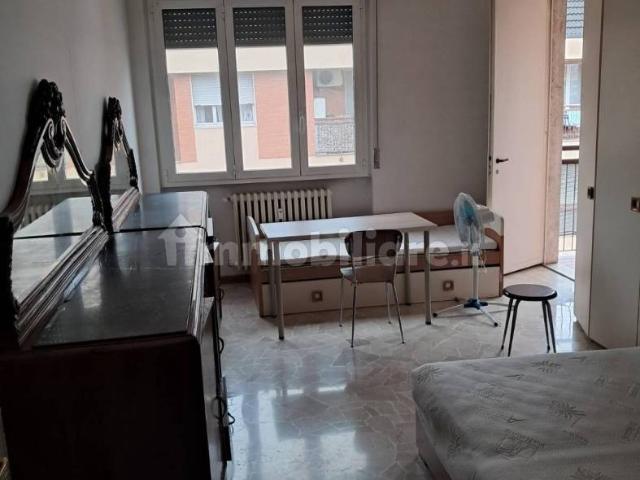 Stanza singola via Monte Popera 11, Milano