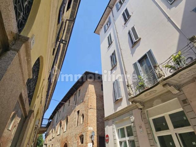 Stanza singola via Teodolinda 11, Pavia