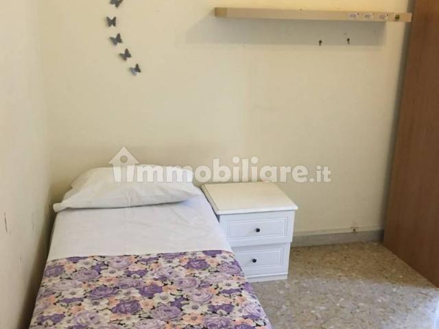 Stanza singola via Tino di Camaino 9, Napoli