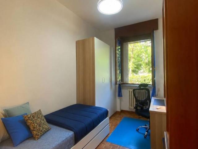 Stanza singola via Val di Sole 9, Milano