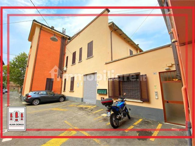 Stanza singola viale Carlo Berti Pichat 26/1, Bologna