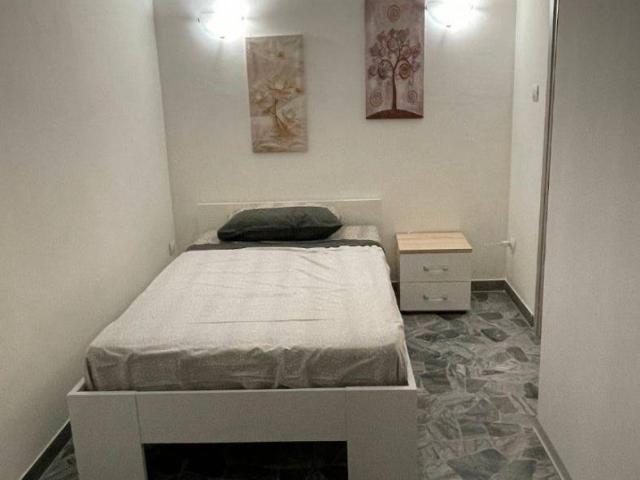 Stanza singola viale Cesare Battisti 13, Ferrara