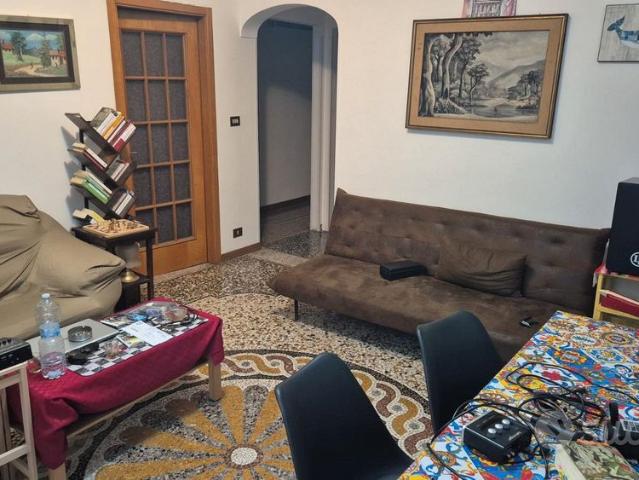 Stanza singola vicinopiazza della nunziata Genova