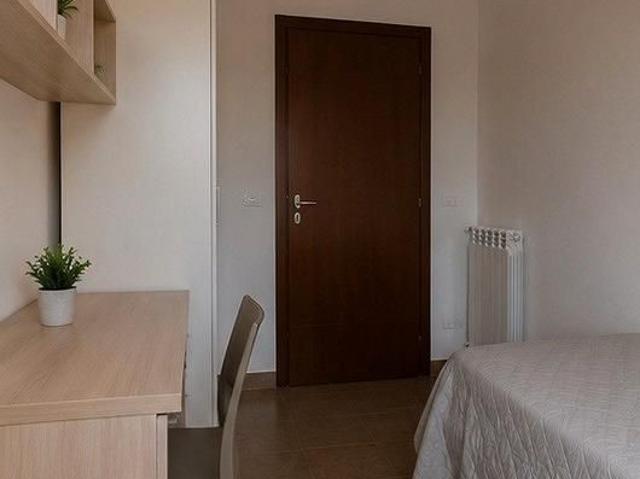 Stanza singola zona Massarenti libera da subito