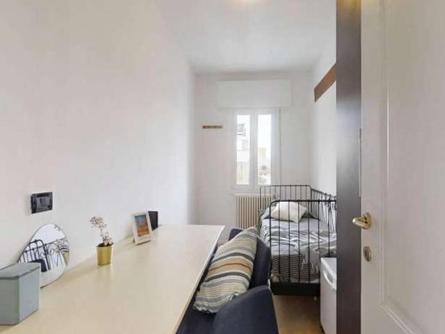 Camera in un appartamento condiviso con 4 camere da letto a Piazze, Padova
