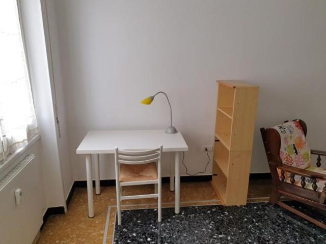 stanza singola a STUDENTESSA zona via Sturla alta, s.Martino