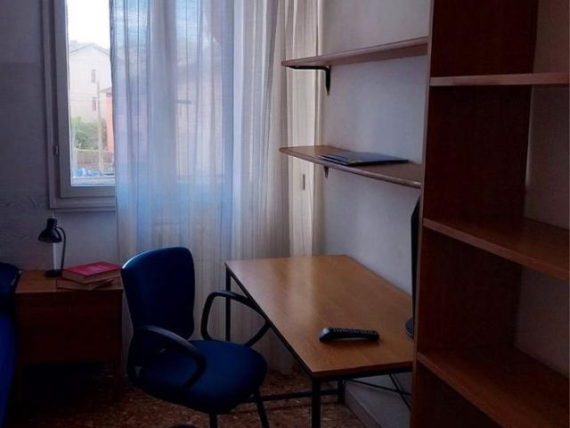 Stanza singola arredata tutto incluso 390,00