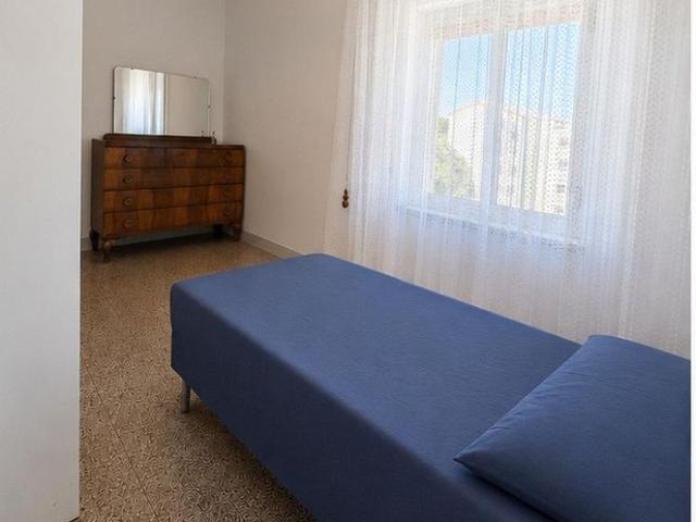 Stanza singola arredata per studente o lavoratore