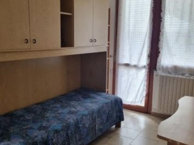 Stanza singola balcone Cesano Boscone 400eu