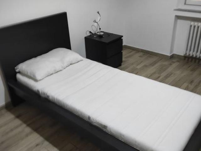Stanza singola con cucina e bagno in comune