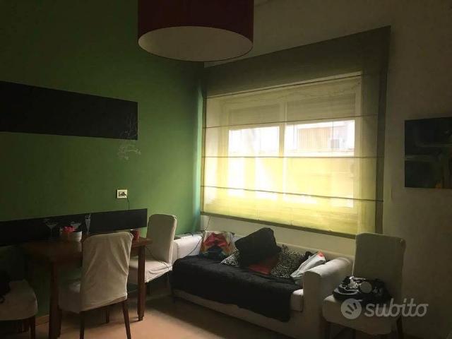 Stanza singola con bagno e balcone inclusi
