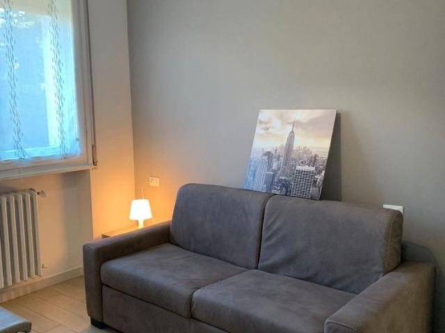 Stanza singola con bagno privato a Monza