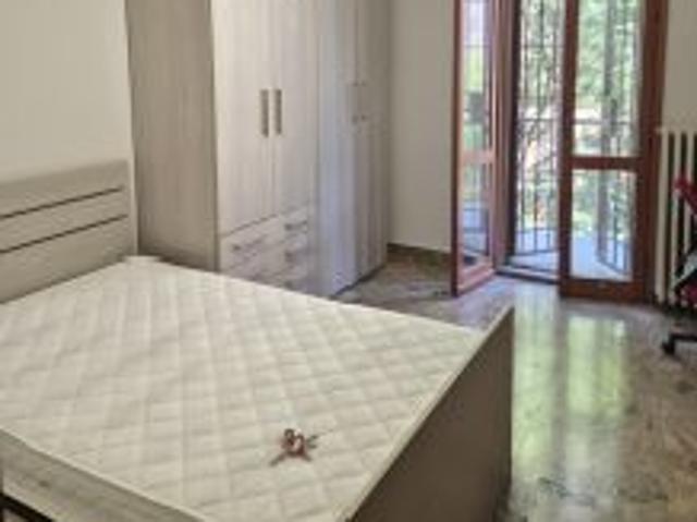 Stanza singola con balcone zona Saffi