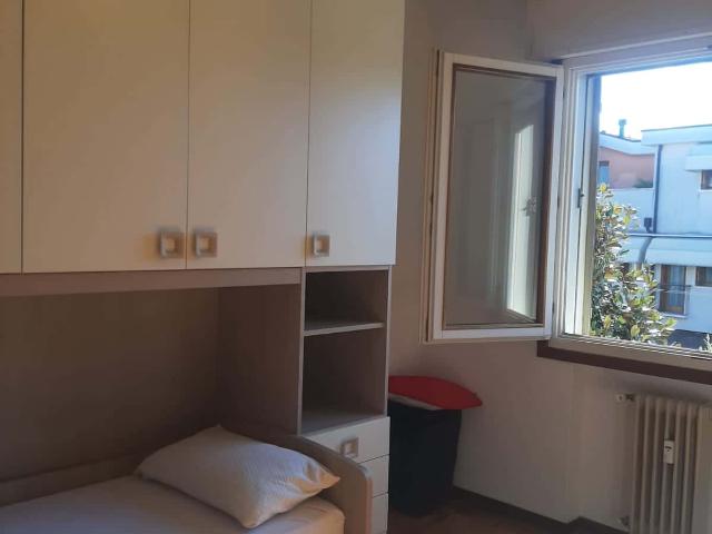 Stanza singola con balcone in Via Querini, Padova PD