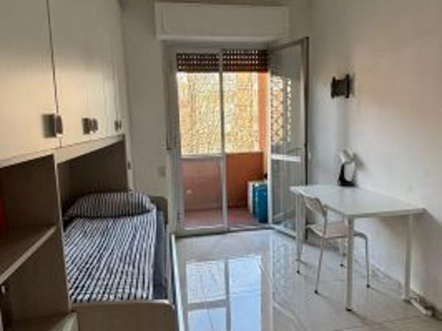 Stanza singola con balcone privato 380euro