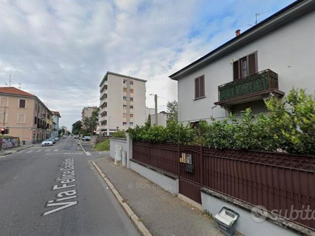 Stanza singola con posto auto a Monza