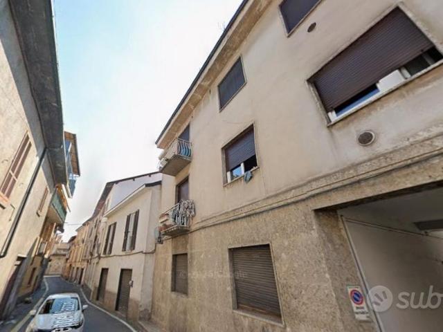Stanza singola con posto auto a Limbiate