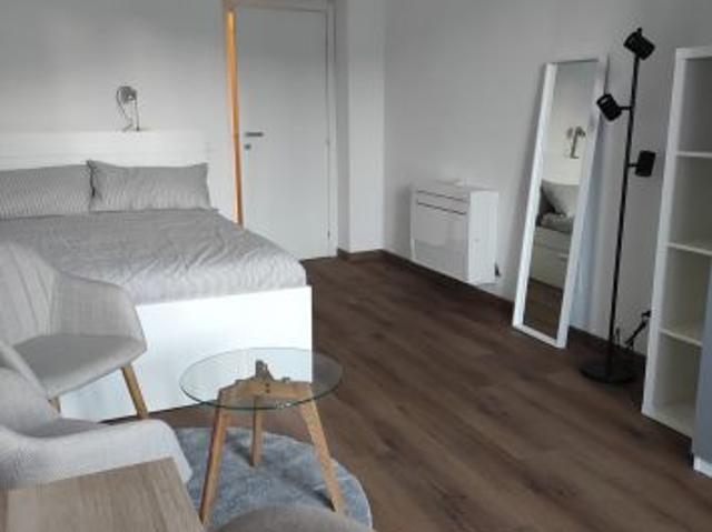 STANZA SINGOLA CON TERRAZZO
