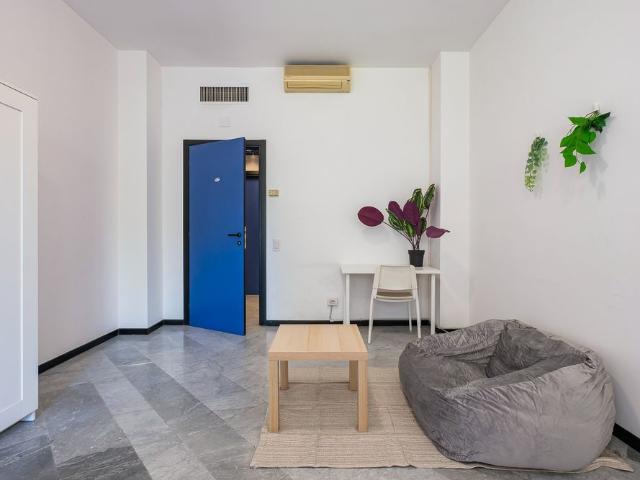 Stanza singola in Via Palmanova, Milano