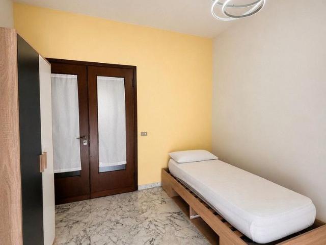 Stanza singola in Zona Loreto / Piola