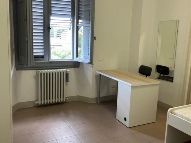Stanza singola in appartamento con 14 camere da letto