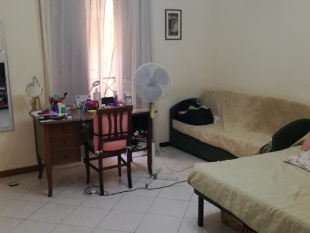 Stanza singola in appartamento con 2 camere da letto