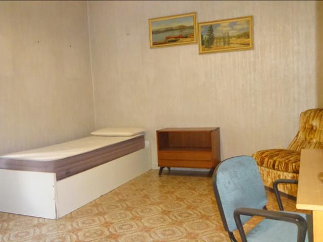 Stanza singola in appartamento con 3 camere da letto