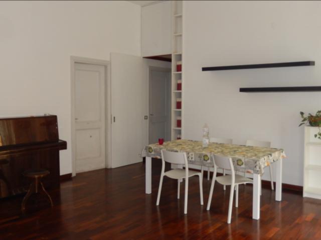 Stanza singola in appartamento con 3 camere da letto