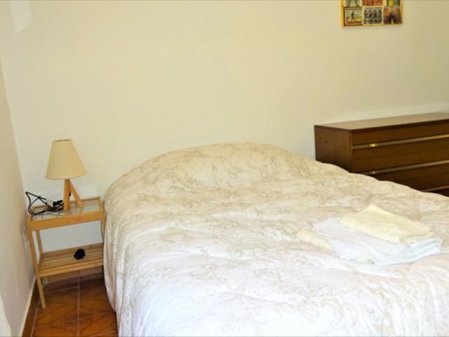 Stanza singola in appartamento con 3 camere da letto