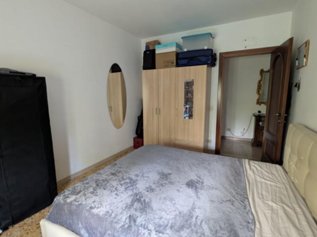 Stanza singola in appartamento con 3 camere da letto
