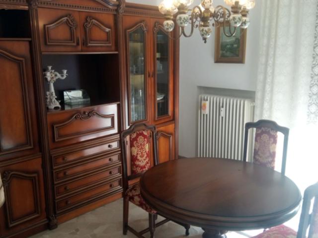 Stanza singola in appartamento con 3 camere da letto
