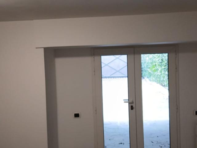 Stanza singola in appartamento con 8 camere da letto