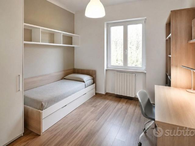 Stanza singola luminosa e spaziosa