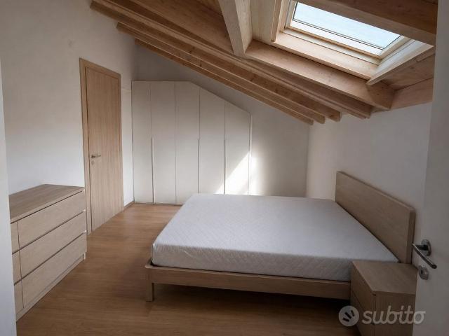 Stanza singola mansardata con bagno privato